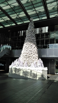 名古屋から博多　白いクリスマスツリーから青いクリスマスツリー